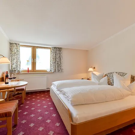 Hotel Schiff In Den Bergen