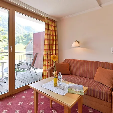 Schiff In Den Bergen