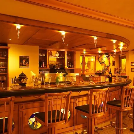 Schiff In Den Bergen Hotel