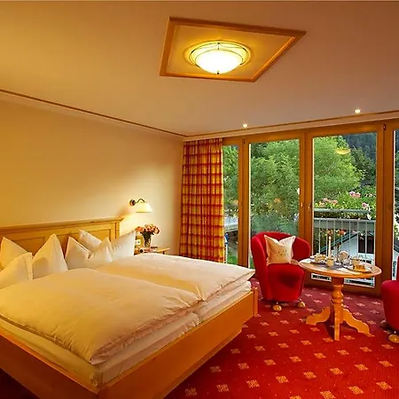 Schiff In Den Bergen Hotel