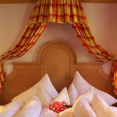 Schiff In Den Bergen