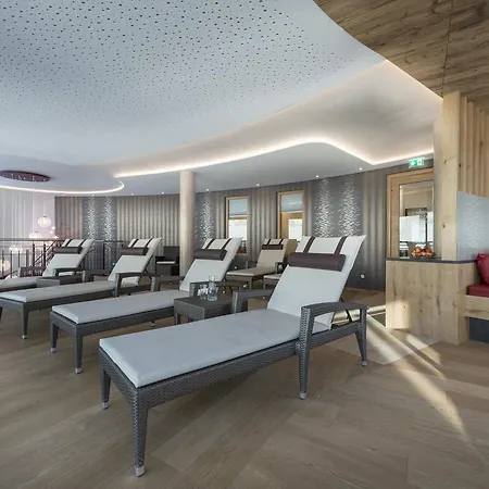 Schiff In Den Bergen